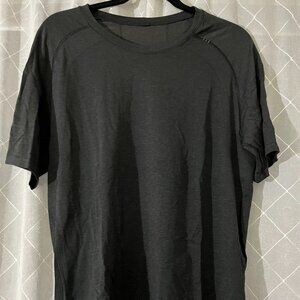 dark grey lululemon t-shirt size L